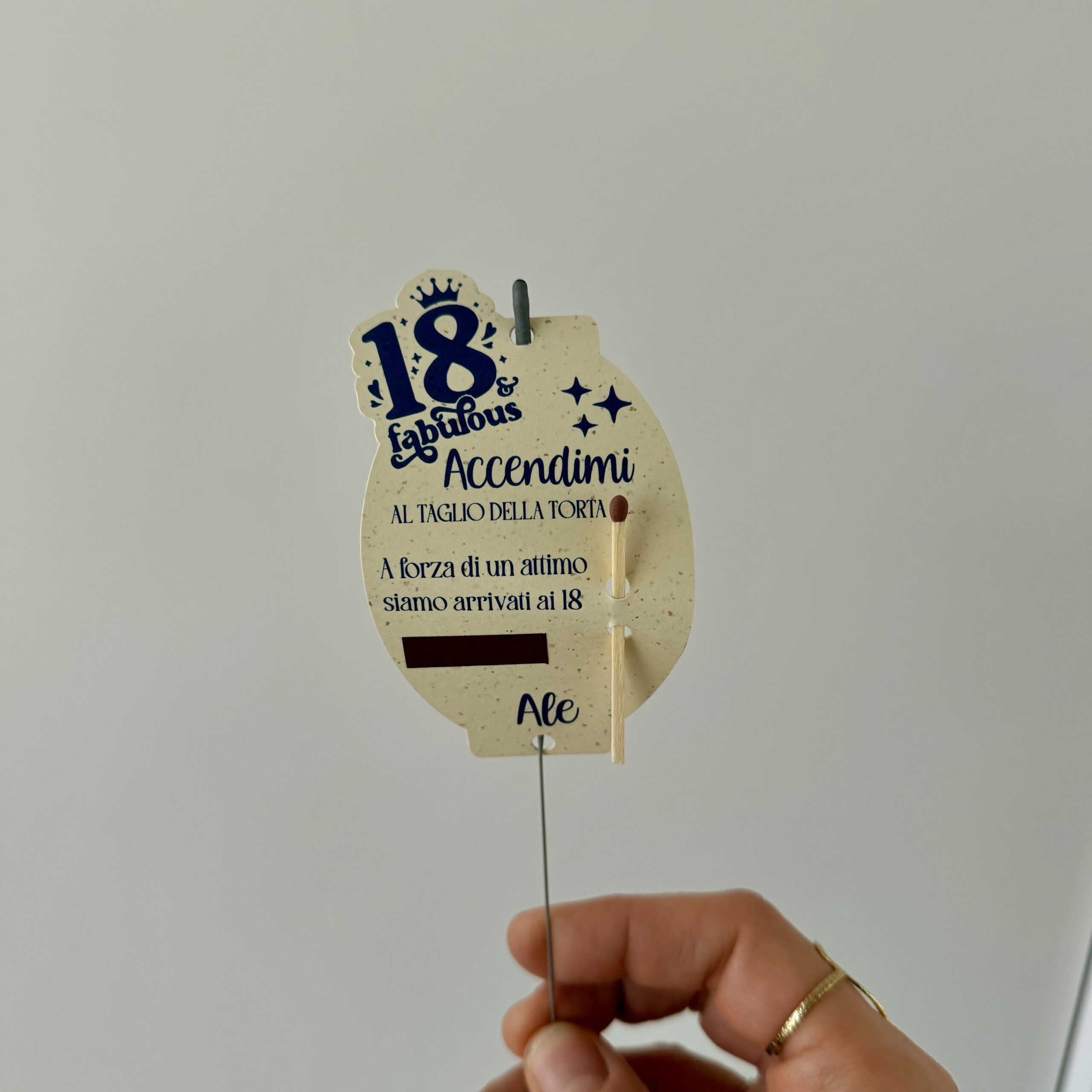 Scintille per torta 18 anni con grafica blu e nome personalizzato