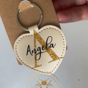 Portachiavi in Finta Pelle a Forma di Cuore – Personalizzabile
