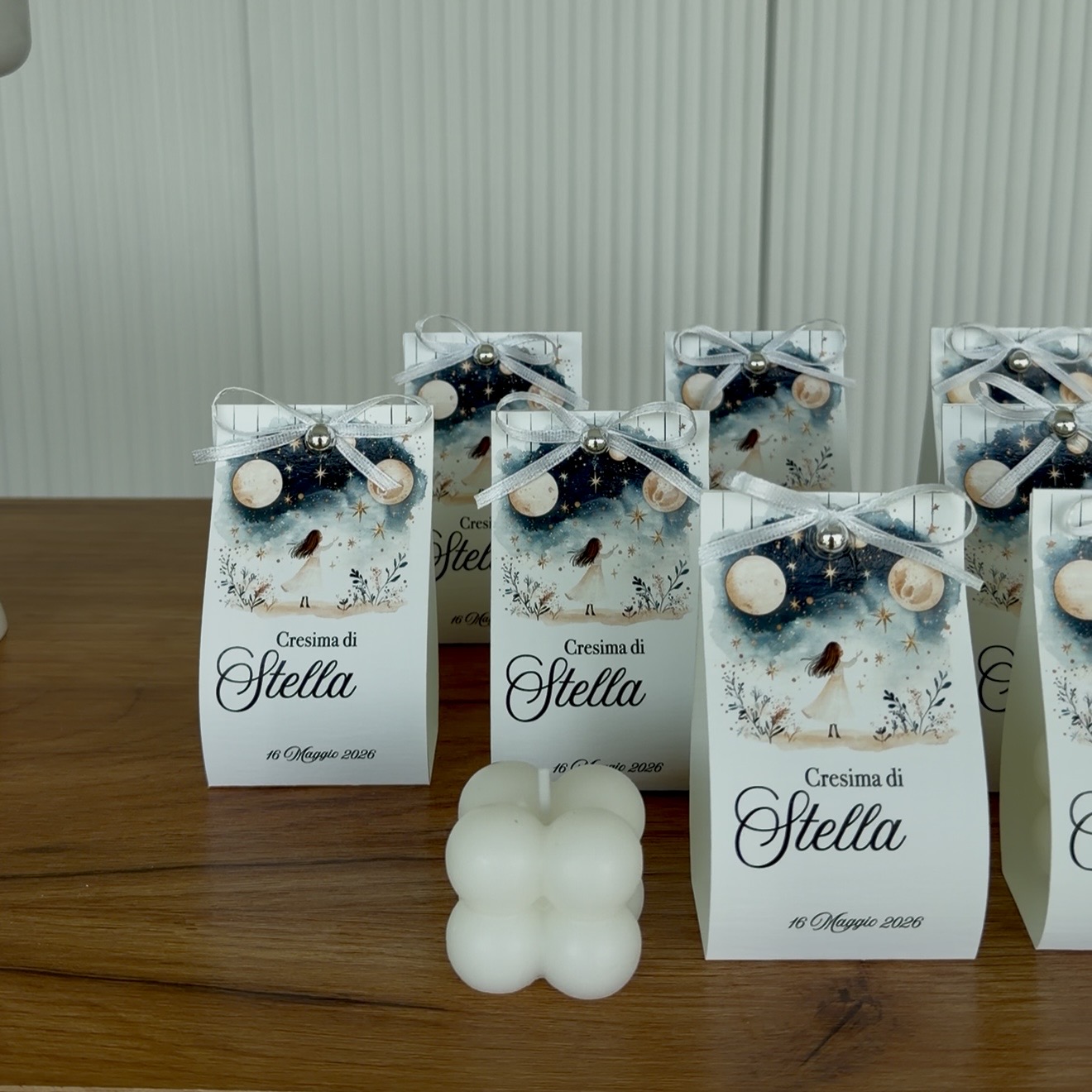 Bomboniera Cresima elegante con scatolina illustrata e candela design
