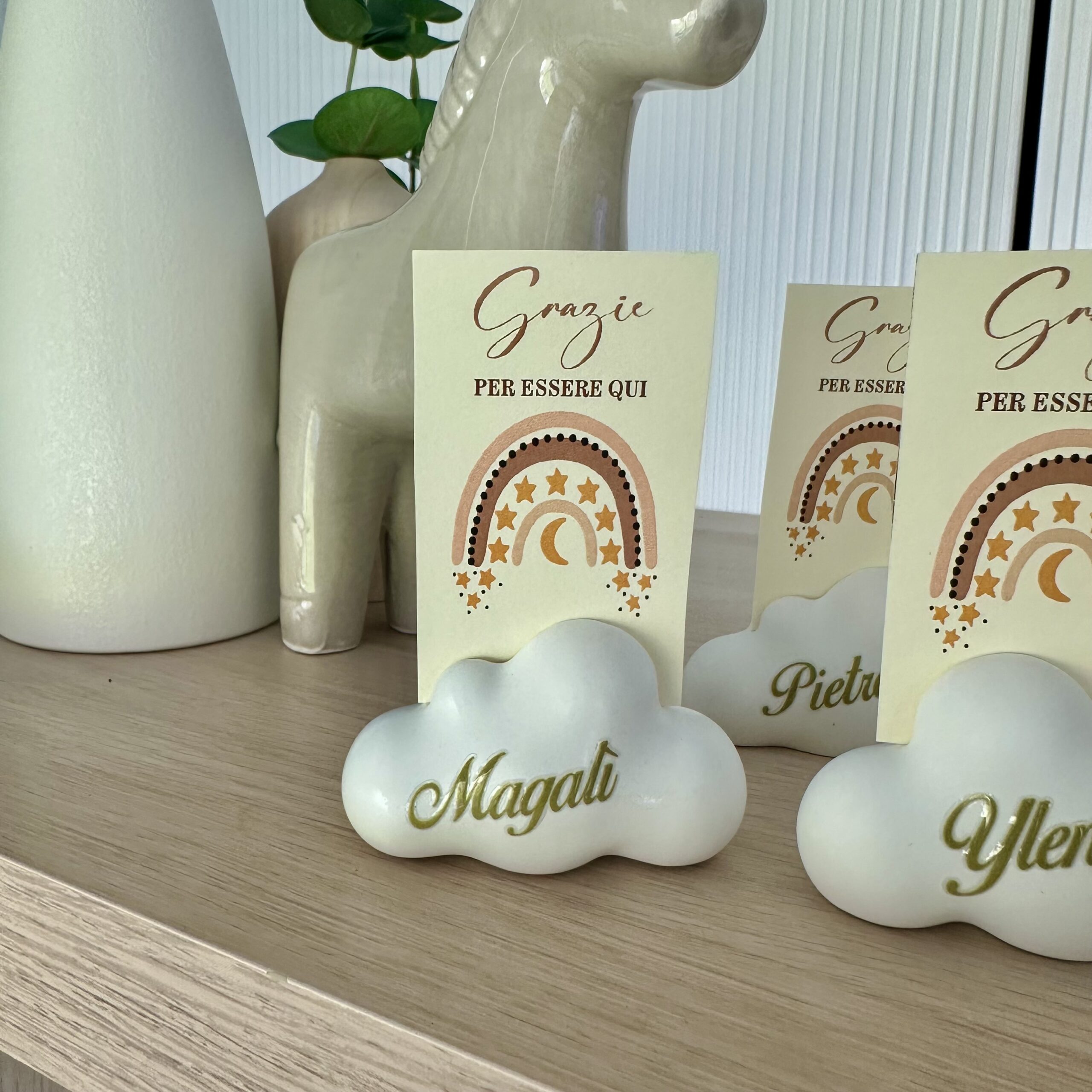 segnaposto con stampa del nome a forma di nuvola