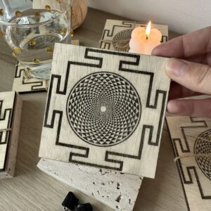 Yantra-Untersetzer aus Holz