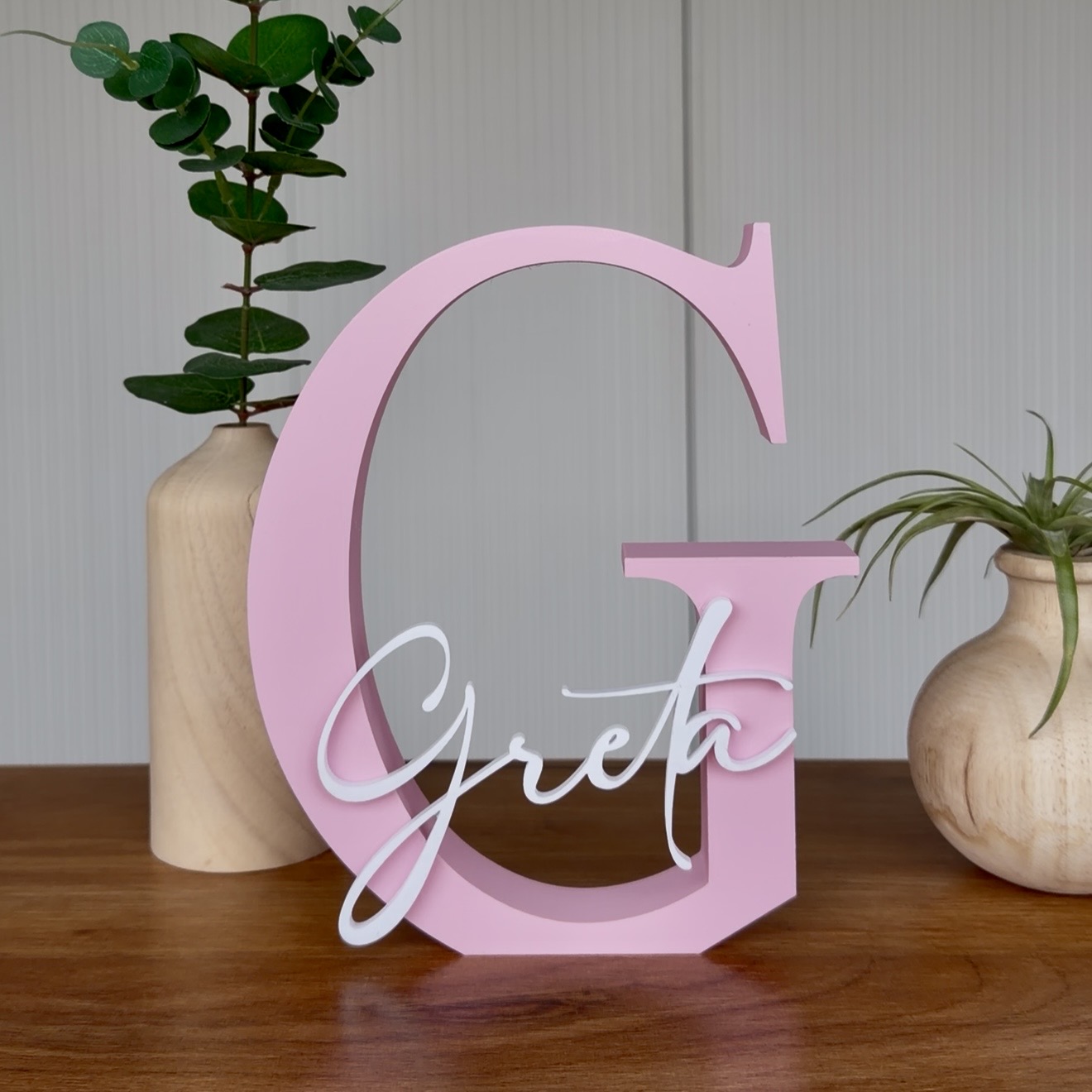 Iniziale decorativa in plastica rosa con nome personalizzato Greta