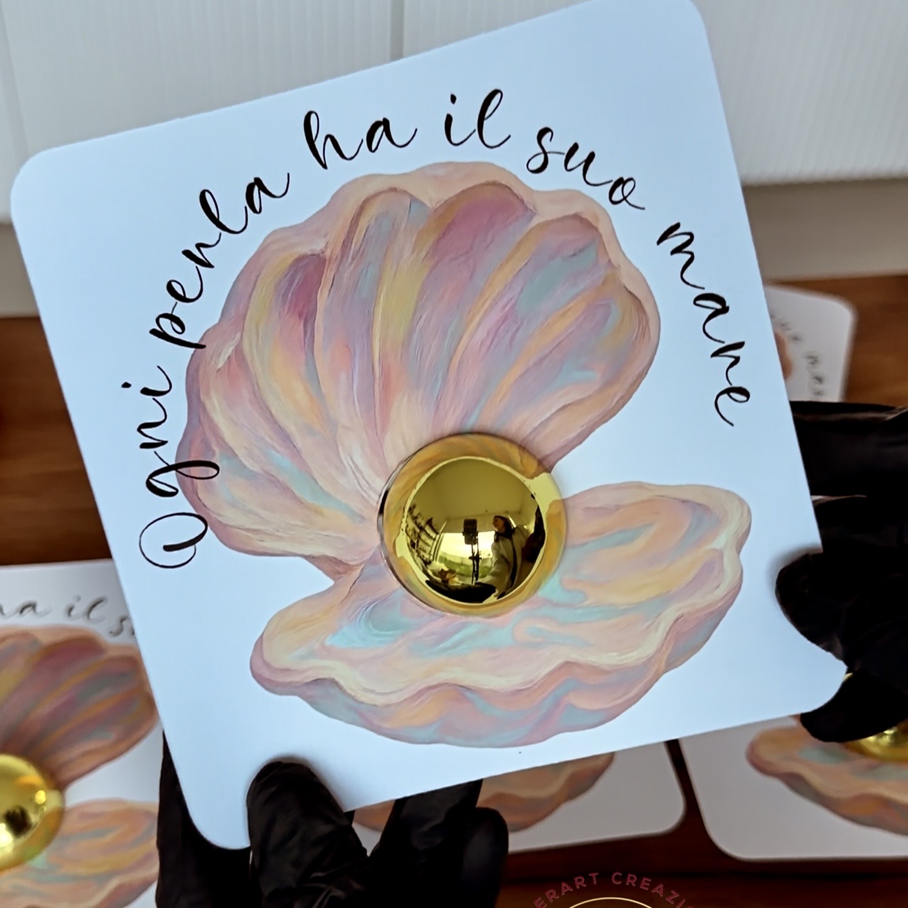 Balsamo labbra personalizzato con card decorativa a conchiglia bomboniera