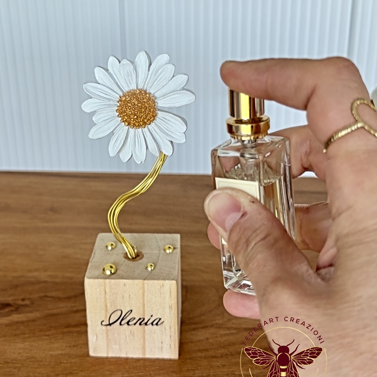 Bomboniera Margherita diffusore con profumo ambiente e base in legno personalizzata con nome