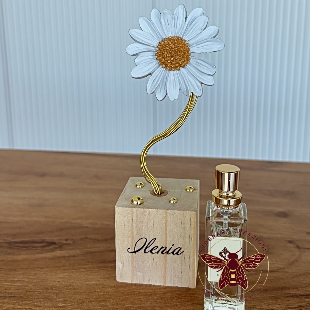 Profumo ambiente diffusore margherita con supporto in legno inciso e margherita decorativa