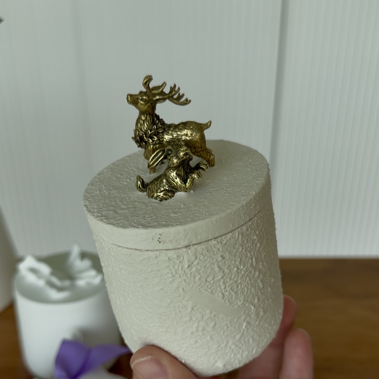 Anatra & Design: Candela Artigianale in Vaso Jesmonite con Scatola Regalo - immagine 21