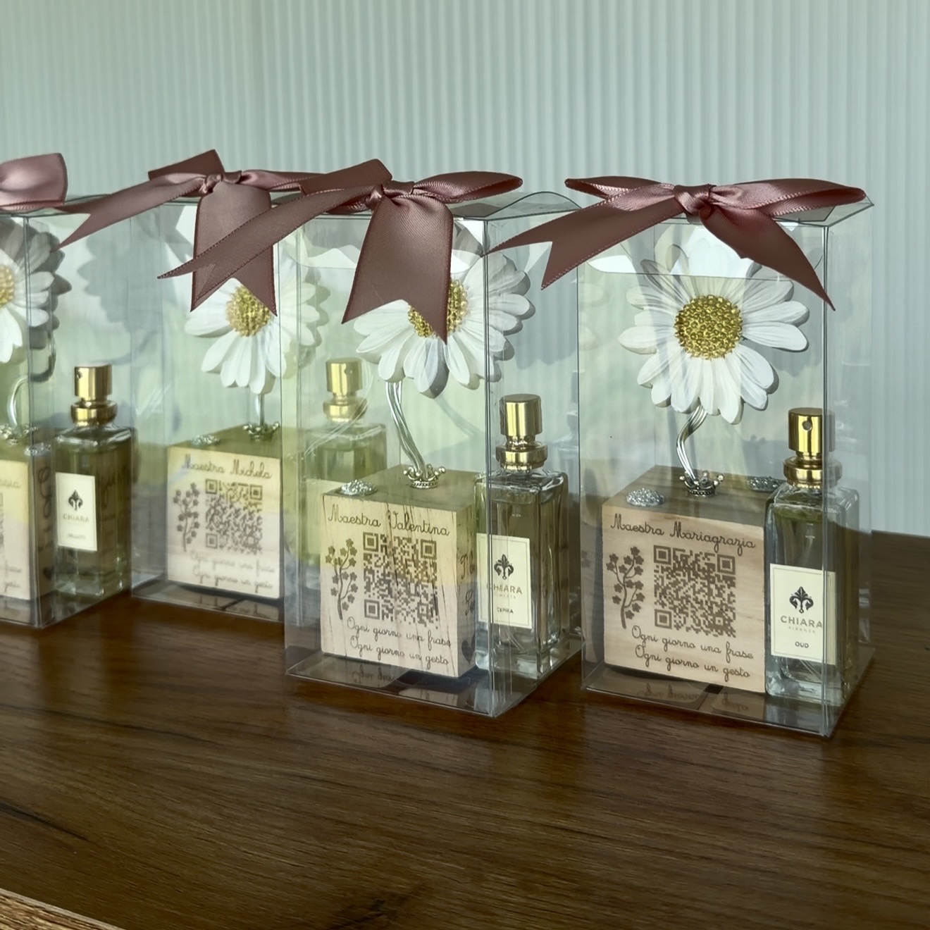 Magneti decorativi con fiore margherita e QR code per frase del giorno