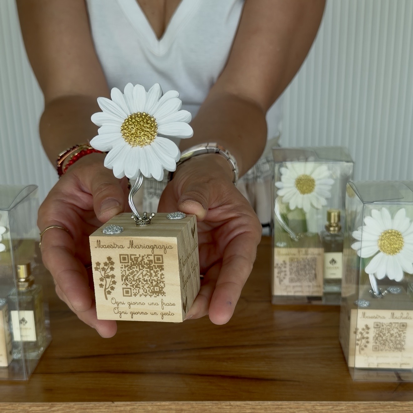 Diffusori magnetici con QR code interattivo e design floreale margherita